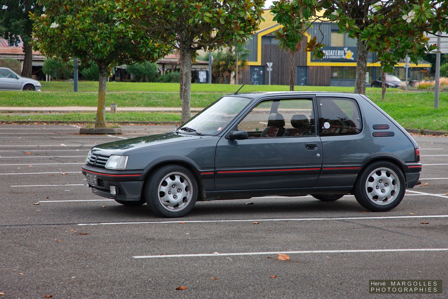 Peugeot 205 GTi-01.jpg